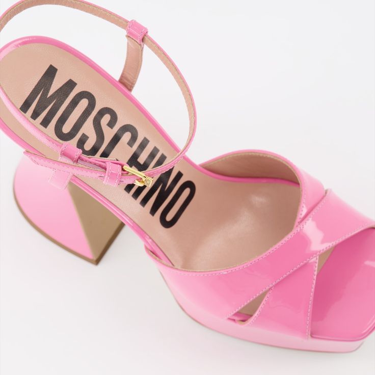 Sandales à plateforme Moschino pour femme. Pink Platform Sandals, Best Suitcases, Pink Platform, Ankle Boots Dress, Pink Platforms, Platform Espadrilles, Pink Sandals, Thick Heel, Fashion Deals