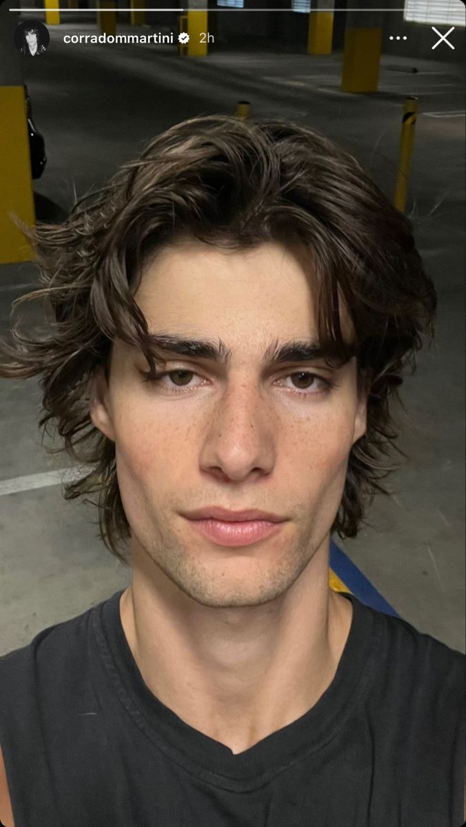 Strong Jawline, Men Haircut Curly Hair, Mens Hairstyles Medium, Mens Hairstyles Thick Hair, Wavy Hair Men, Corte De Cabelo Masculino, Aesthetic Guys, Long Hair Styles Men, Boy Hairstyles