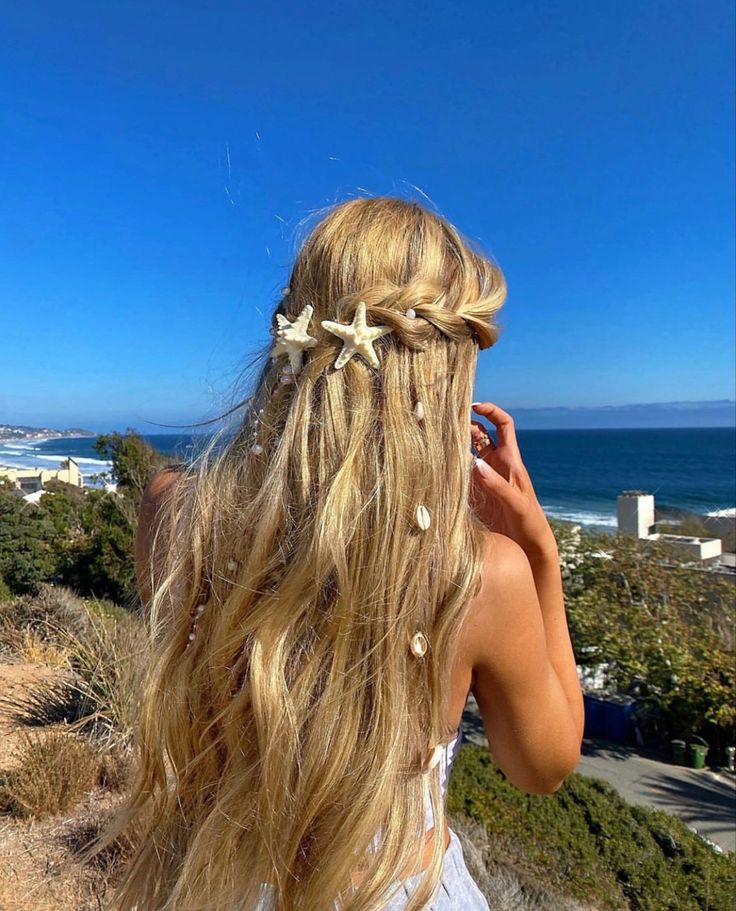 Kadeřnické Trendy, Vacation Hairstyles, Ocean Girl, 일본 패션, Vlasové Trendy, 사진 촬영 포즈, Mermaid Hair, Dream Hair, Beach Hair