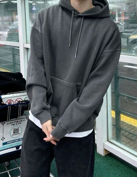 Guys Hoodies Aesthetic, Casual Date Outfits Men, Comfy Outfits Male, Hoodie Outfit Male, Hoodie Aesthetic Boy, Hoodie Men Outfit, Gray Hoodie Outfit, Hoodie Ootd, Hoddies Outfits