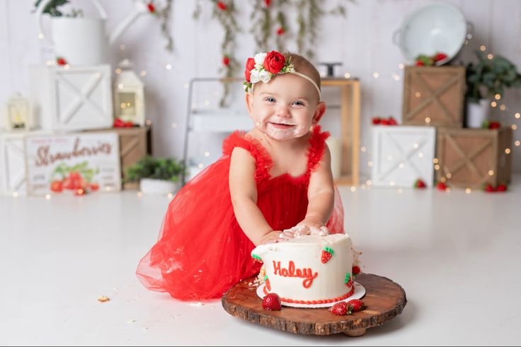 Strawberry Smash Cake First Birthdays, Berry First Birthday Photoshoot, Berry First Birthday Cake Smash, Strawberry Cake Smash, Strawberry Photoshoot, Strawberry Smash Cake, Birthday Strawberry Cake, Smash Cake First Birthday, Cake Photoshoot