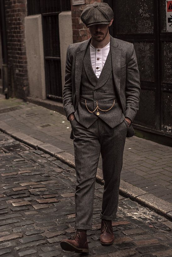 Damien Broderick Peaky Blinders Style Man, 1920s Male Fashion Gatsby, Peaky Blinders Aesthetic Outfits, Mens Vintage Suit, Peaky Blinders Wedding Suits, Peaky Blinders Outfits Men, Vintage Formal Outfit Men, 1920s Mens Fashion Roaring 20s, Mens Vintage Suits