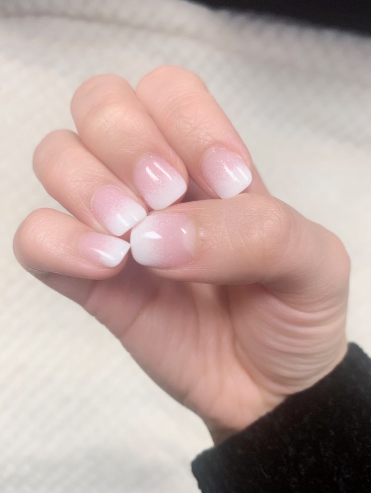 Natural Looking Dip Nails With Tips, Sns French Ombre, Nail Ideas Dip Powder French Tip, Sns Nail Ideas For Short Nails, Ombre French Short Nails, Nails Dip Natural, Dip Powder French Manicure Ombre, Ombré French Dip Nails, White Tip Powder Dip Nails