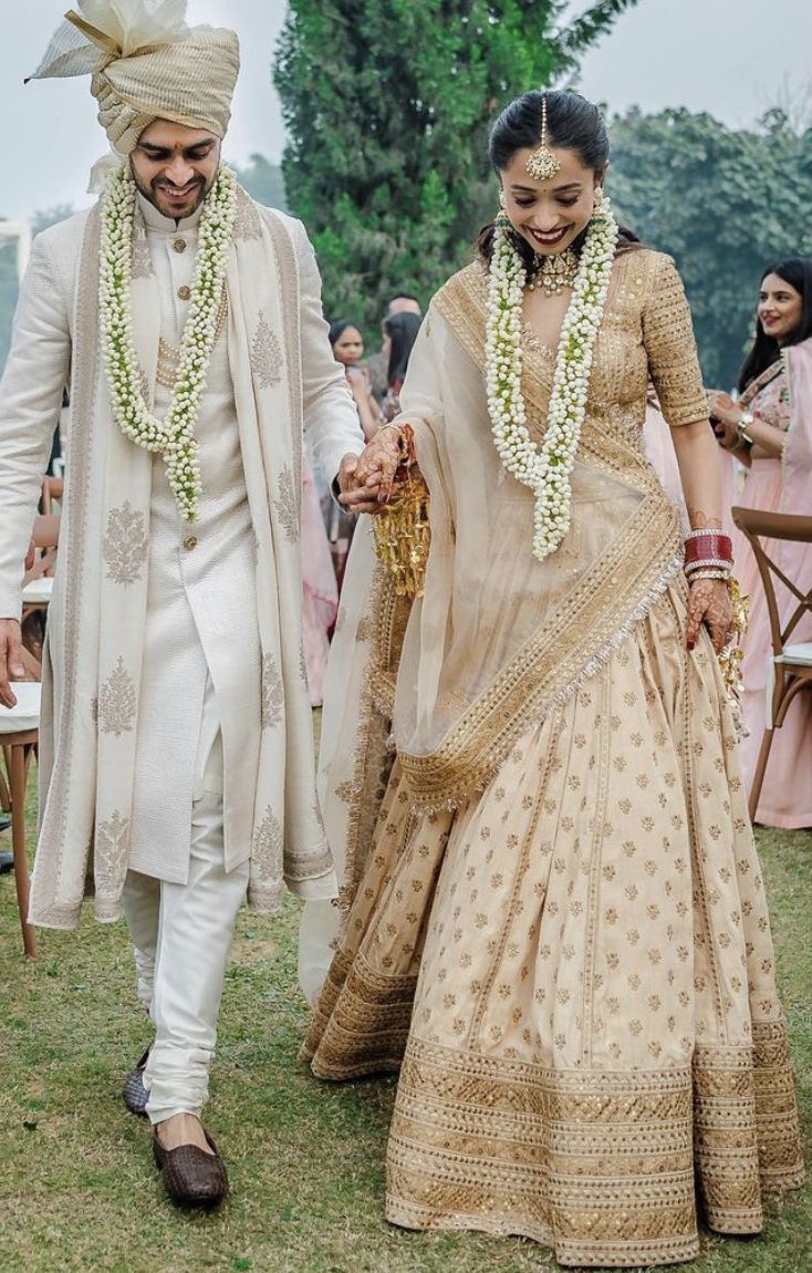 Sherwani For Men Wedding Indian Groom, Bride And Groom Indian Wedding Outfit, Sabyasachi Bridal Lehenga, Groom Indian Wedding Outfits, Groom Wedding Sherwani, White Saree Wedding, Engagement Dress For Groom, Sabyasachi Lehenga Bridal, Bridal Entry