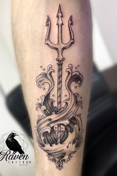 Poseidon Trident Tattoo, Trident Tattoo, Tato Tradisional, Poseidon Trident, Poseidon Tattoo, Traditional Tattoo Designs, Aquarius Tattoo, Greek Mythology Tattoos, Nautical Tattoo