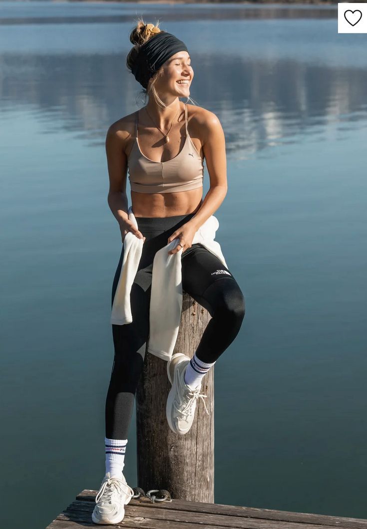 Long Socks Gym Outfit, Fitness Photoshoot Poses Women, Running Outfit Aesthetic, Fitness Photoshoot Poses, Sport Photoshoot Ideas, Workout Photoshoot, Running Woman, Activewear Photoshoot, Fitness Shoot