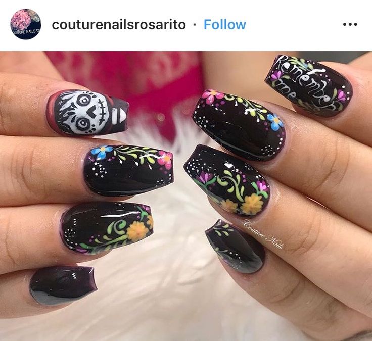 Coco dia de los muertos nails Nail Ideas Easy, Nails Acrylic Simple, Sugar Skull Nails, Coco Nails, Holloween Nails, Skull Nails, Halloween Acrylic Nails, Disney Nails, Nail Tattoo