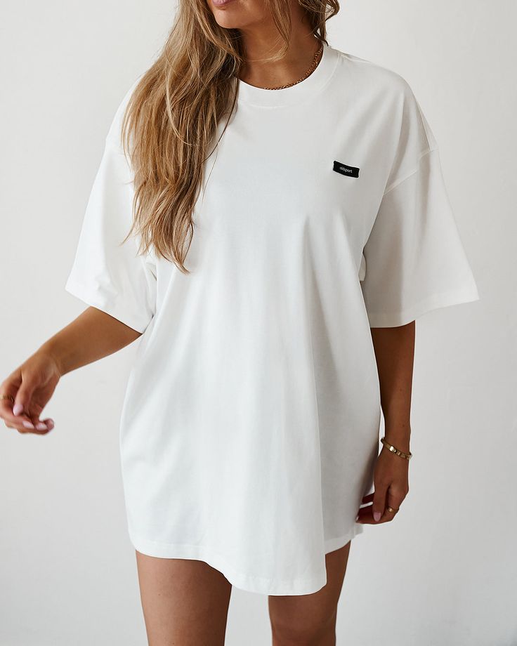 Oversized dropped shoulder Tee with Oldsport logo chest patch. COLOUR: White FABRIC: 100% mid-weight Cotton SIZING: Model is 5'9 and wearing L/XL Sporty Oversized T-shirt, Oversized Short Sleeve Athleisure T-shirt, Oversized Moisture-wicking T-shirt For Sports, Oversized Solid Sporty T-shirt, Oversized White Sportswear T-shirt, Drop Shoulder Sweatshirt, Sweatshirt Style, Sport Logo, Oversized Tee