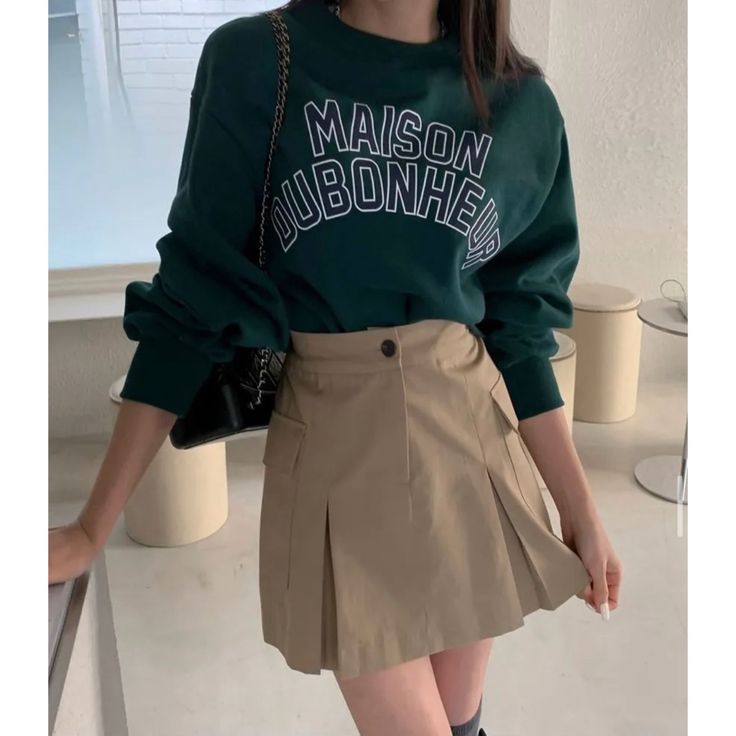 From One Of My Favorite Korean Brands, Deepny. Cargo Skirts And Skorts Are So In Right Now! These Are In A Timeless Khaki Color And Are Very Comfortable! - One Size Fits All, But I’d Say This Fits Like A Size S (Will Fit Size 25-27 Us Women Because Of The Elastic Waist Band) - Brand New, Never Worn. Comes In Original Packaging. - Inner Shorts Attached Underneath - Button Waist And Zipper Fly - Made In Korea Love These! Only Selling Because They’re Tight On Me. Measurements Are Listed In Last Pho Skort Outfit Business Casual, Khaki Skirt Outfit, Khaki Skirt Outfits, Tan Mini Skirt, Cargo Skirts, Skort Outfit, Brown Mini Skirt, Short Pollera, Beige Skirt