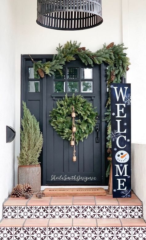 Winter Outdoor Decorations, Christmas Decor Inspiration, Christmas Front Doors, Christmas Front Porch, Christmas Porch Decor, The Everygirl, Christmas Porch, Winter Home Decor, Front Porch Christmas Decor