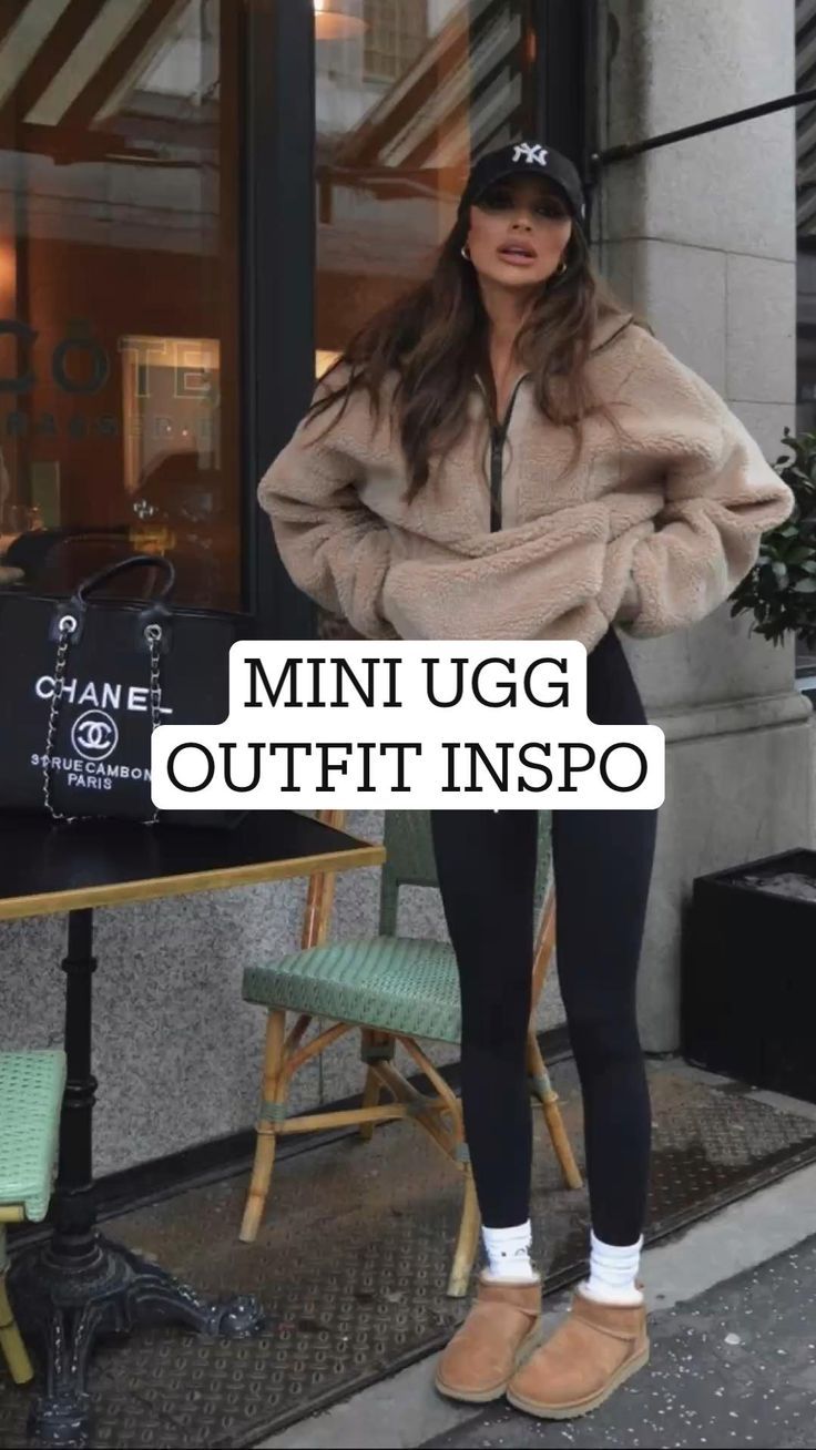 Mini Ugg Outfit, Mini Uggs Outfit, Amsterdam Outfit, Uggs Outfits, Outfit With Uggs, Slippers Outfit, Chicago Outfit, Winter Boots Outfits, Thanksgiving Outfits