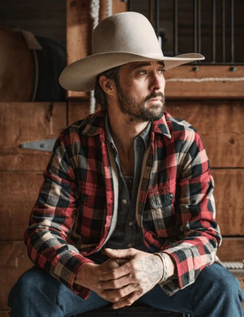 Ryan Bingham, Red Plaid Jacket, Yellowstone Series, Cole Hauser, Modern Cowboy, Cowboy Aesthetic, Country Men, Plaid Design, Plaid Jacket