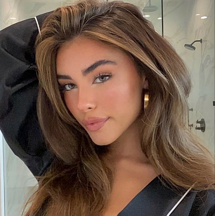 Hair Color For Tan Skin, Hair Color For Brown Eyes, Pale Skin Hair Color, Hair Color For Brown Skin, Hair Colour For Green Eyes, Madison Beer Hair, Tan Skin Blonde Hair, Honey Brown Hair, Brown Hair Inspo