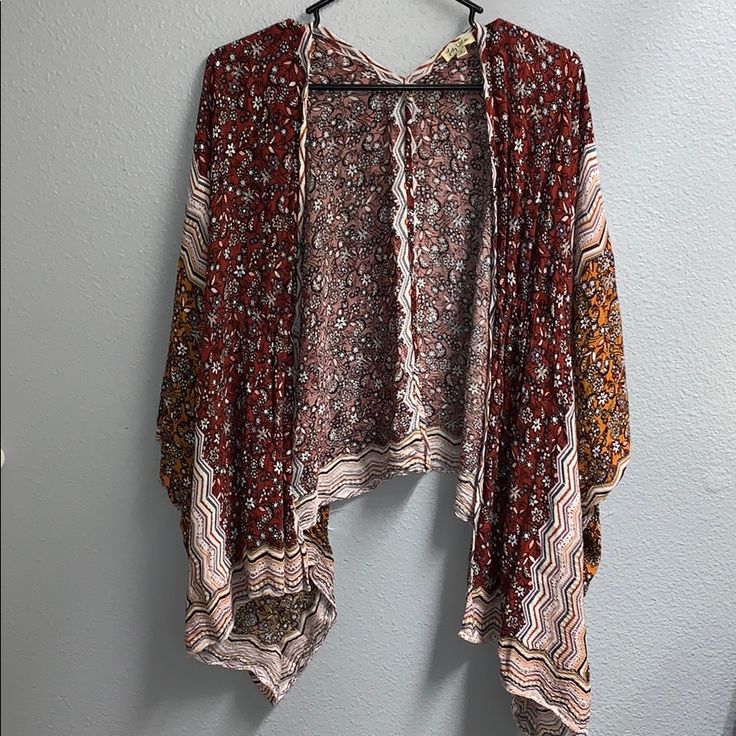 New Kimono Sz M. No Tags. Never Used. Beautiful. No Stains Tears Or Flaws. T13 Casual Flowy Open Front Top, Flowy Casual Open Front Tops, Flowy Open Front Casual Top, Bohemian Printed Open Front Tops, Bohemian Open Front Printed Tops, Patterned One Size Tops For Spring, Floral Print Open Front Tops For Day Out, Open Front Floral Print Tops For Day Out, Bohemian Floral Print Top