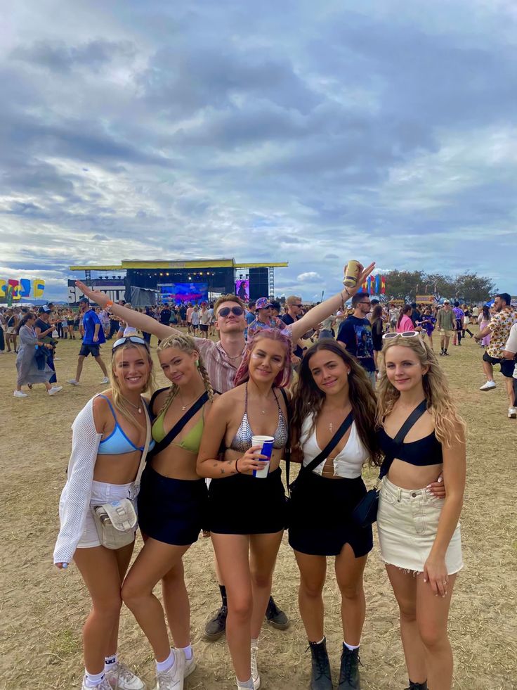 Rock Concert Festival Outfit, Summer Time Ball Outfits, Sundown Festival Outfits, Summersmash Outfits, Uk Music Festival Outfits, Summer Festival Outfit Ideas 2023, Leeds Festival Outfits 2023, Cute Festival Outfits Summer, Festival Outfits Reading