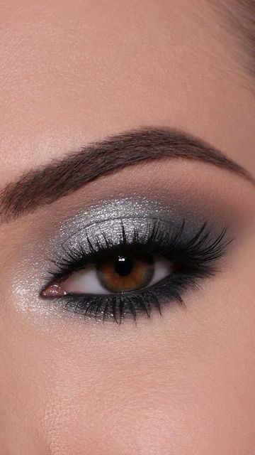 Smokey Cat Eye Makeup, Cat Eye Makeup Tutorial, Eye Makeup Guide, Black Smokey Eye Makeup, Silver Eye Makeup, Grey Makeup, Everyday Eye Makeup, Prom Eye Makeup, Dramatic Eye Makeup