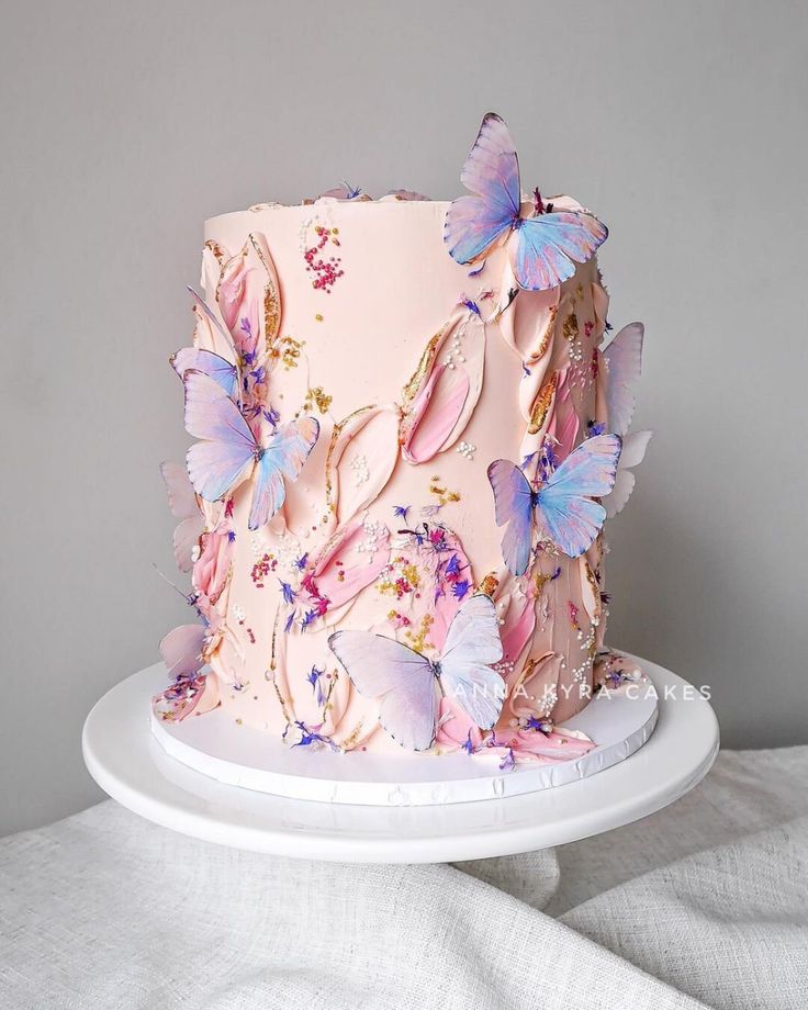 Sydney Buttercream Wedding Cake with Butterflies Butterfly Cake Ideas, 4de Verjaardag, Butterfly Birthday Cakes, Elegant Birthday Cakes, Butterfly Cake, Beautiful Birthday Cakes, Butterfly Cakes, Pretty Birthday Cakes, Butterfly Birthday