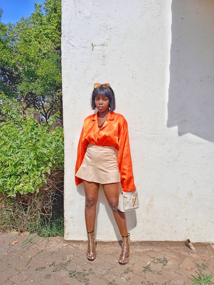 Orange And Khaki Outfits, Tan And Orange Outfit, Orange And Khaki Outfits For Women, Beige And Orange Outfit, Orange And Cream Outfit, Khaki And White Outfits, Brown And Orange Outfit, Khaki Outfits For Women, Orange Shirt Outfit