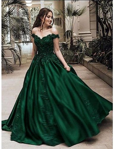 Dark Green Ball Gown, Modern Merida, Medieval Core, Dark Green Prom Dress, Dark Green Prom Dresses, Prom Dress Green, Green Ball Gown, Lace Prom Gown, Green Evening Dress