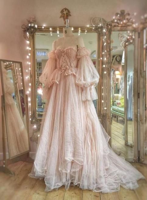 Gaun Abad Pertengahan, Kain Tile, Fantasy Gowns, Fairytale Dress, Princess Wedding Dresses, Ball Gowns Prom, Vestidos Vintage, Pink Tulle, Fantasy Dress