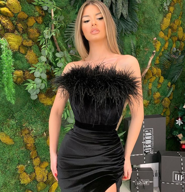 WALONE FASHION GROUP | WFG on Instagram: �“The classic black dresses with feather details - perfect for any occasion 🖤✨ . WFG ✨ . . Www.walonefashion.com . . #hautecouture…” Black Feather Dress Short, Prom Dresses With Feathers, Black Dress With Feathers, Feather Dress Short, Dresses With Feathers, Black Feather Dress, Cocktail Dress Classy, Classic Black Dress, Instagram Wallpaper