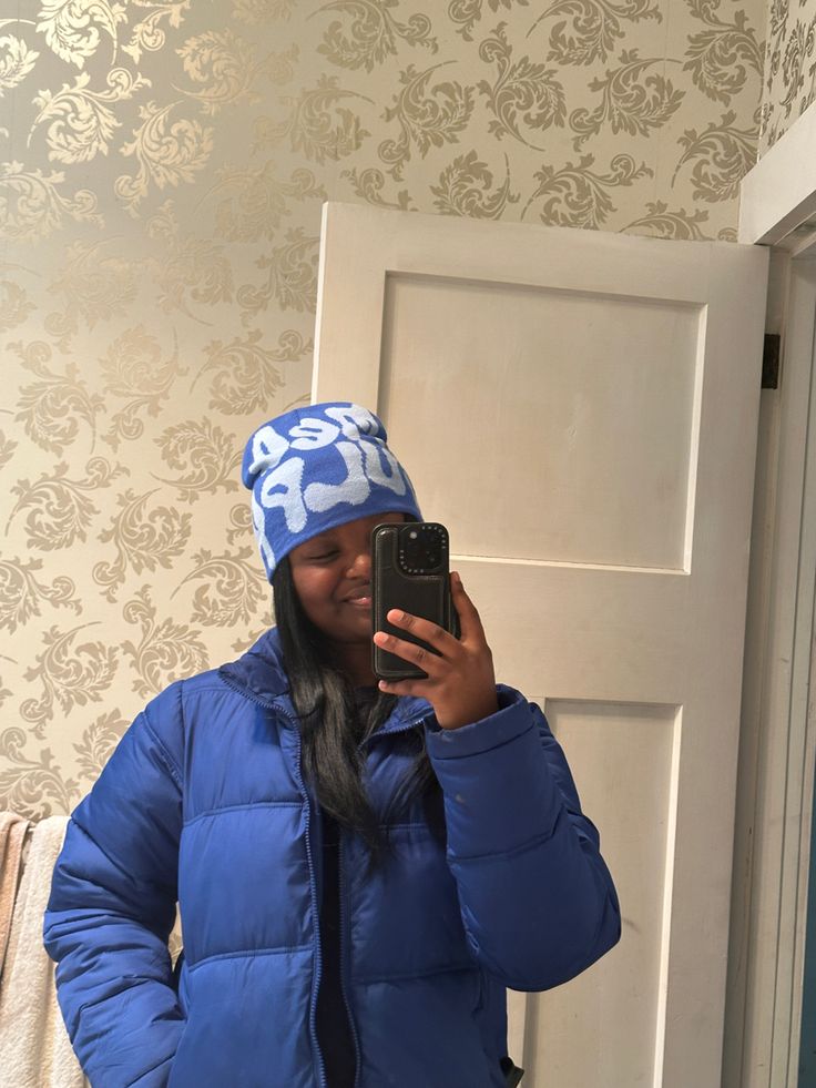 Blue Beanie Outfit, Mea Culpa Beanie, Culpa Beanie, Beanie Outfit, Blue Beanie, Streetwear Apparel, Blue And White, Street Wear, Sunglasses