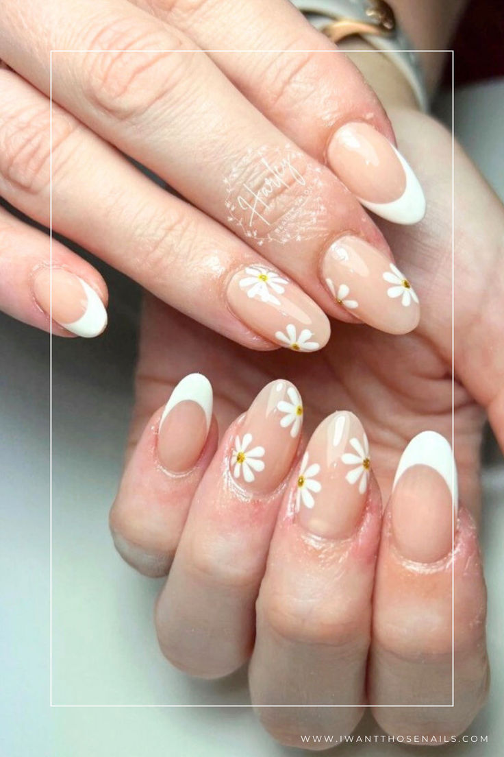 french tip daisy nails designs Daisy Nail Designs, Nails Daisy, Daisy Nail Art, Bday Nails, Daisy Nails, French Nail Designs, Brunch Date, Flower Nail Art, Acrylic Nail Art