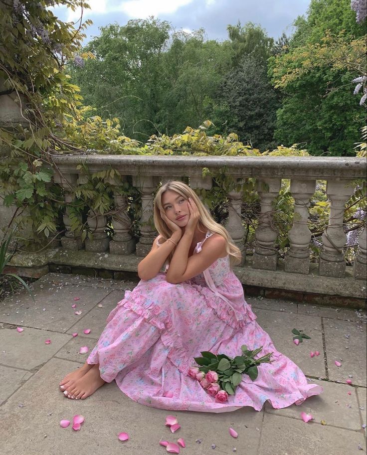 Holding Flowers Pose, Summer Board, Prom Poses, Twisted Series, Prom Photos, Dress Aesthetic, Princess Aesthetic, Spring Aesthetic, Senior Photo