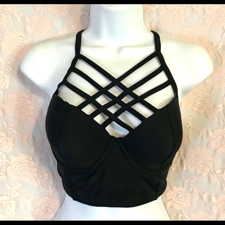 New Without Tags Women’s Stripy Black Bikini Top. Size Medium. Underwire For Support. Multi-Way Straps That Can Be Worn Conventional Or Crisscrossed In The Back. Adjustable Straps And Band. Fast Shipping From A Clean Smoke Free Boutique. Fitted Low-cut Halter Top With Built-in Bra, Fitted Crisscross Crop Top With Built-in Bra, Fitted Crisscross Top With Built-in Bra, Low-cut Crop Top With Built-in Bra For Club, Summer Halter Top Bra Friendly For Night Out, Trendy Fitted Halter Top With Straps, Party Halter Top With Strappy Back, Strappy Swimwear With Built-in Bra, Fitted Strappy Crop Top For Club