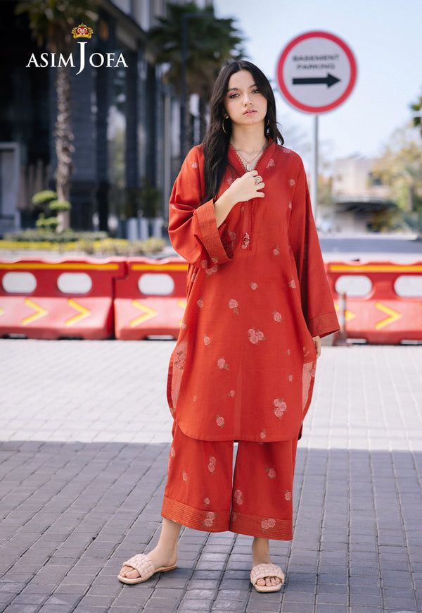 Pakistani Trouser Design 2024, Pakistan Casual Wear, Eastern Dresses Casual, Frock Type Kurti Designs, Winter Dress Designs Pakistani, Pakistani Fashion Casual Kurta Designs, Stylish Pakistani Outfits, Eastern Clothes, Aina Asif