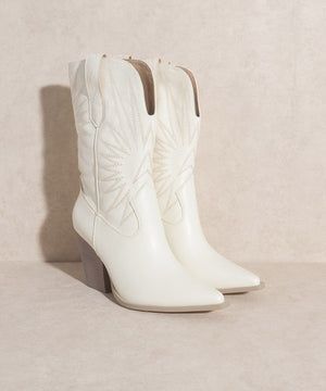 White Pointed Toe Boots For Western-themed Events, Cream Boots For Spring Western-themed Events, Cream Boots For Western-themed Spring Events, White Boots For Summer Rodeo, White Summer Boots For Rodeo, White Summer Rodeo Boots, White Boots For Summer Western-themed Events, White Boots For Western-themed Summer Events, White Round Toe Heeled Boots For Western Events