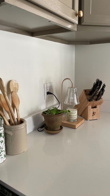 the kitchen counter is clean and ready to be used as a utensil holder