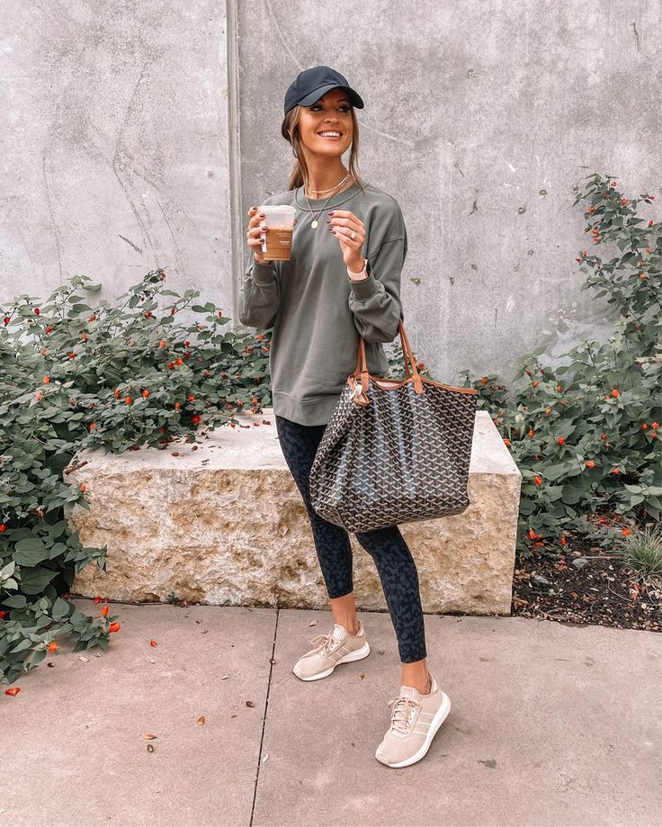 Friday Wear, Lauren Kay Sims, Everyday Casual Outfits, Lululemon Outfits, Athleisure Outfits, Sporty Outfits, Mom Outfits, Winter Fashion Outfits, Sporty Style