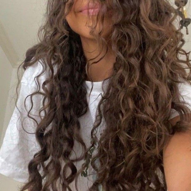 Hairstyles For All Hair Types, Kiara Carrera, Aesthetic Hairstyles, Soft Curls, Styling Products, Dream Hair, Long Curly Hair, Curly Girl, Long Curly