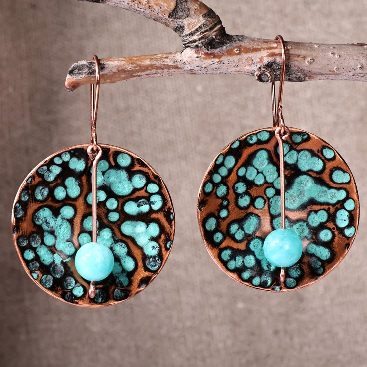 Turquoise and metallic hues merge in a sublime design by Armenia's Tsovinar Gasparyan. Exuding elegance and refreshing grace, these round copper dangle earrings are beautifully crowned with jade stones, whose matching hue calls the spirit of the lagoon to fill your days with serene charm. Copper Washer Jewelry, Etched Copper Jewelry, Sculpting Inspiration, Vintaj Jewelry, Copper Earrings Handmade, Patina Jewelry, Hammered Copper Earrings, Washer Jewelry, Jewelry Enamel