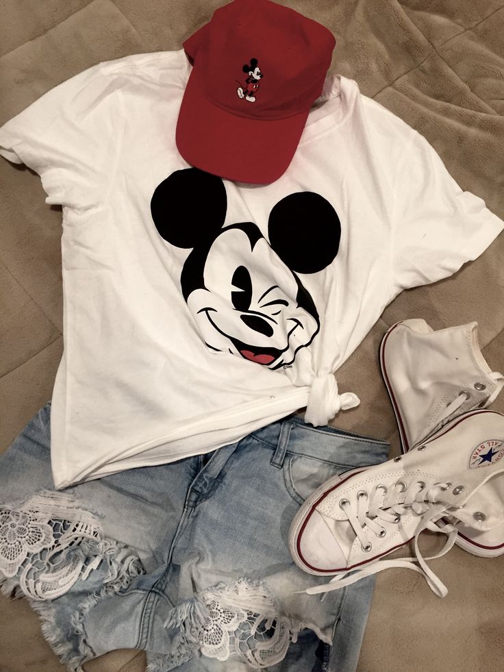 Disney Park Outfit Summer Comfy, Magic Kingdom Outfit Summer, Disney Ootd Summer, Cute Disney Outfits For Women Summer, Mom Disney Outfit Summer, Family Disneyland Outfits, Disney Summer Outfits Women, Disney Outfits For Teens, Disney Outfits 2022