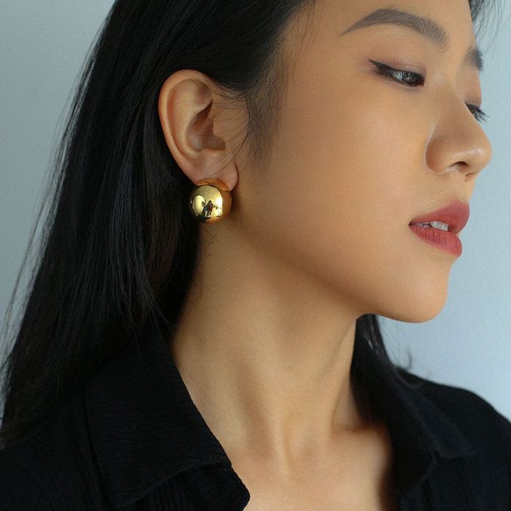 Details：Finish: 18K gold platedSize: 0.79 inches(20mm)、Weight per earring: 0.26oz (7.4g)Material: Copper plated with 18K Gold, 925 sterling silver needle 18K Gold Vermeil:This piece is true gold plated with a thick layer of gold measuring 2.5-3.0 microns.This is 5 times thicker and longer-lasting than regular "gold-plated" jewelry, and 100 times thicker than flash-plated jewelry.We use 18k or 14k gold for its beautiful, elegant hue.Plated with 18k gold to ensure a nickel free, lead free and hypo Gold Round Plug Earrings, Classic Plated Earrings As Gift, Classic Plated Earrings For Gifts, Classic Plated Earrings For Anniversary, Minimalist Hallmarked Earrings For Formal Occasions, Classic Gold-tone Round Clip-on Earrings, Classic Round Gold-tone Clip-on Earrings, Tarnish-resistant Gold Clip-on Earrings, Plated Round Earrings For Anniversary