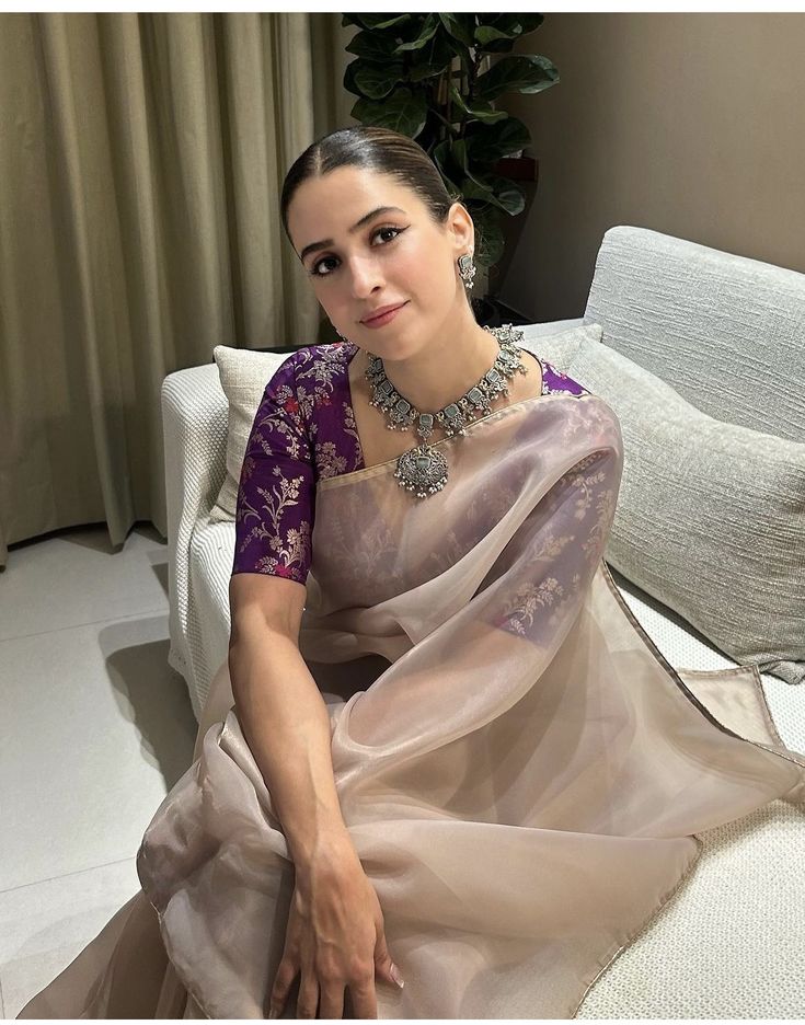 Indian Ware Dresses, Sanya Malhotra In Saree, Ash Color Saree Blouse Combination, Unique Saree Combination, Colour Combinations Clothes For Wedding, Sanya Malhotra Saree, Saree Colour Combination Ideas, Pastel Saree For Farewell, Rani Mukherjee Saree