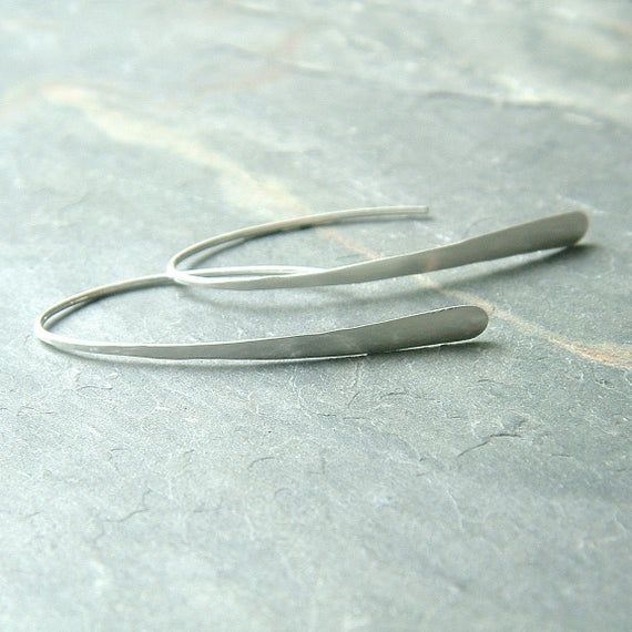 Jewellery Minimal, Minimalist Earrings Silver, Modern Silver Earrings, Simple Silver Earrings, Modern Hoop Earrings, Ear Threader, Silver Threader Earrings, Long Silver Earrings, Minimal Earrings