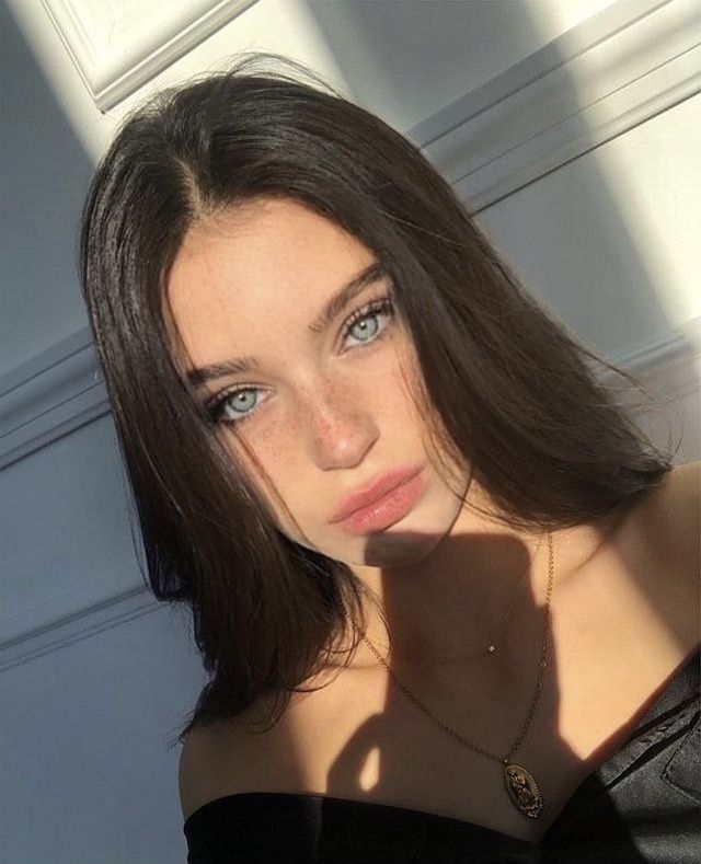 Black Rose On Fire, Dark Brown Hair Pale Skin, Brown Hair Blue Eyes Pale Skin, Brown Hair Blue Eyes Girl, Brown Hair Pale Skin, Brown Hair And Grey Eyes, Dark Hair Pale Skin, Black Hair Pale Skin, Rose On Fire