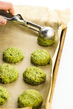 Easy Baked Falafel, Easy Homemade Falafel, Falafel Easy Recipe, Baked Falafel Recipe Canned Chickpeas, Falafel Recipe Canned Chickpeas, Oven Baked Dinner Recipes, Baked Dinner Ideas, Broccoli Falafel, Dinner Recipes Oven