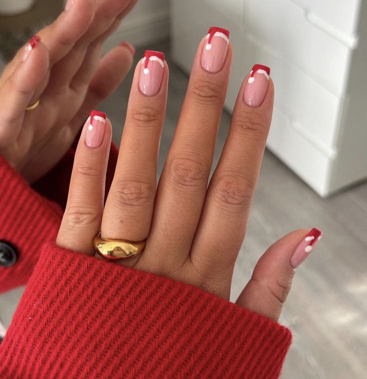 Short Nails Inspo Christmas, Gel Nails Ideas Christmas Simple, Cute Xmas Nails Simple, Red Nails Christmas Simple, Short Nails For Teens, Christmas Nails For Teens, Christmas Beach Nails, Short Simple Christmas Nails, Simple Christmas Acrylic Nails