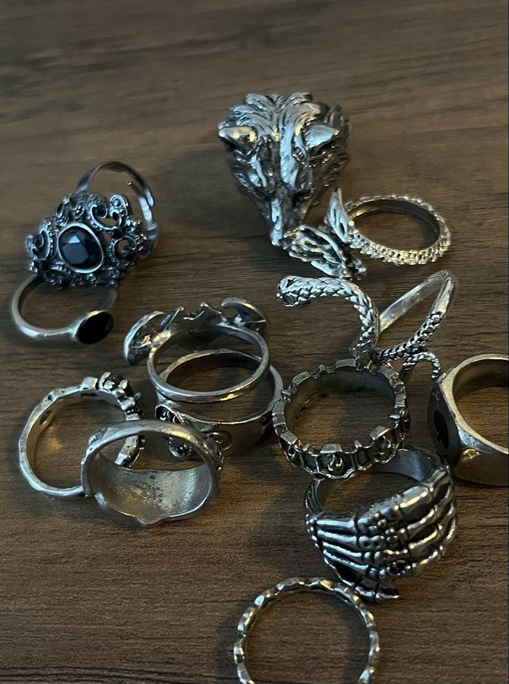 Rings Silver Chunky, Grungy Silver Jewelry, Silver Goth Rings, Bulky Rings Aesthetic, Emo Rings Aesthetic, Chunky Silver Rings Grunge, Masc Lesbian Rings Aesthetic, Silver Jewellery Rings, Chunky Rings Aesthetic Silver