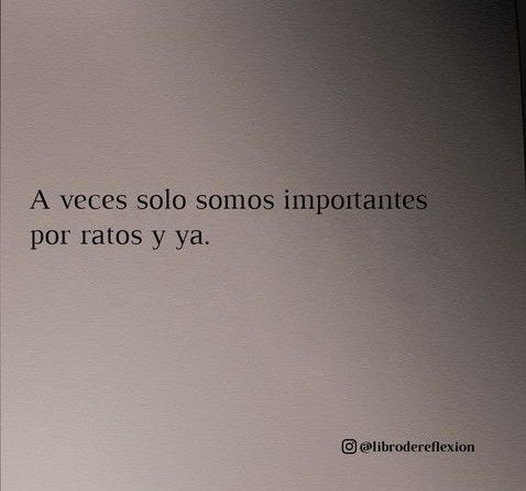 an image of a quote written in spanish on a white background with the words la veces solo sonos importantes por altos y ya