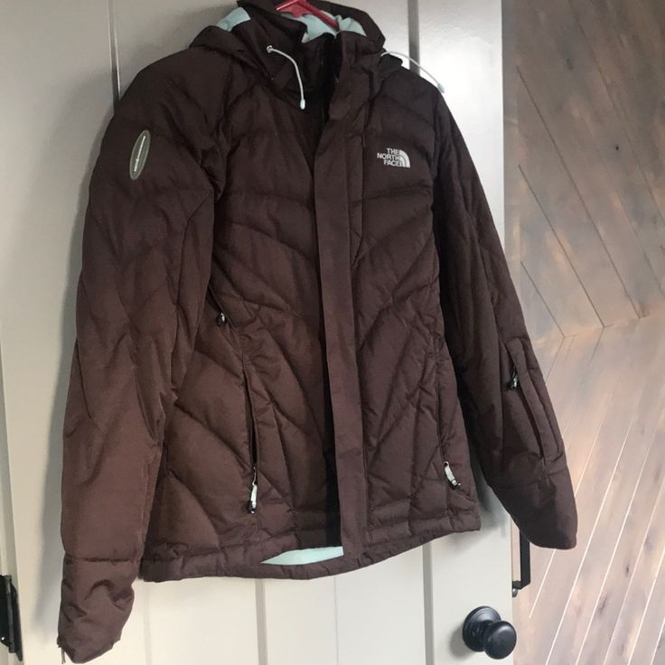 This North Face Coat Is Exceptionally Warm, In Great Condition, Equipped With Smart Pockets For Goggles And Headphones, As Well As With Recco Avalanche Technology. The North Face Brown Puffer, The North Face Puffer Jacket Brown, Ski Coat, North Face Coat, Face Down, North Face Jacket, Blue Brown, The North Face, Skiing