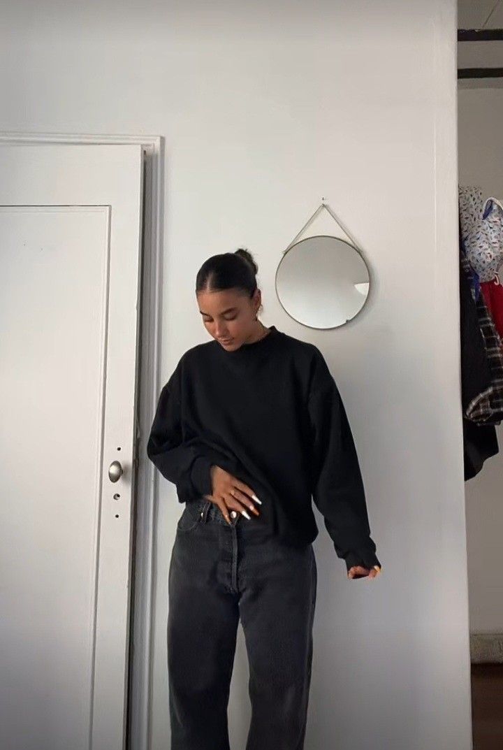 Black Big Hoodies Outfit, All Black Lazy Day Outfit, Black Sweatshirt Outfit Aesthetic, Black Sweatshirt Outfit Women, Black Sweats Outfit, Black Hoodie Outfit, Black Sweatshirt Outfit, Sweat Nike, Hoody Outfits