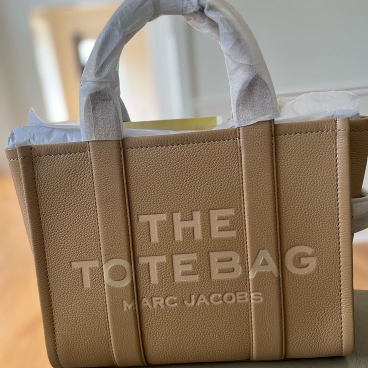 Color Camel. Comes With Strap And Dust Bag 100% Cow Leather 100% Authentic Brand New And Wrapped Luxury Medium Beige Bags, Medium Luxury Beige Bags, Medium Beige Luxury Bags, Tan Textured Leather Bag For Errands, Marc Jacobs Tote Bag Medium, Marc Jacobs Tote Bag, Marc Jacobs Tote, Medium Bags, Leather Tote Bag