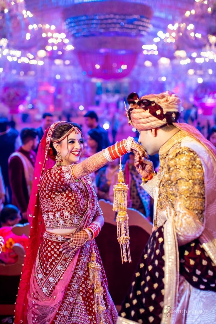 Dulhan Dulha Pose, Dulha Pose, विवाह की फोटोग्राफी की मुद्राएं, भारतीय दुल्हन संबंधी, ��विवाह की दुल्हन, Indian Bride Poses, Indian Bride Photography Poses, Indian Wedding Poses, Bride Photos Poses