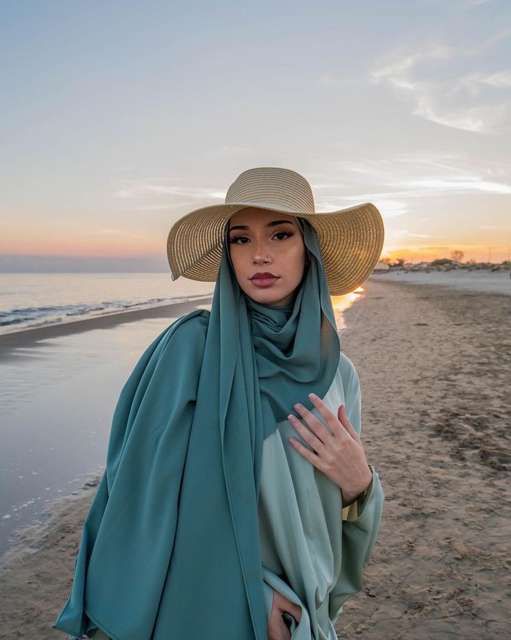 Hijabi Beach Outfit Summer Dresses, Beach Outfit Modest, Hijab Shoot, Hijabi Beach Outfit, Modest Lifestyle, Photo Mannequin, Morocco Aesthetic, Photo Hijab, Outfit Modest