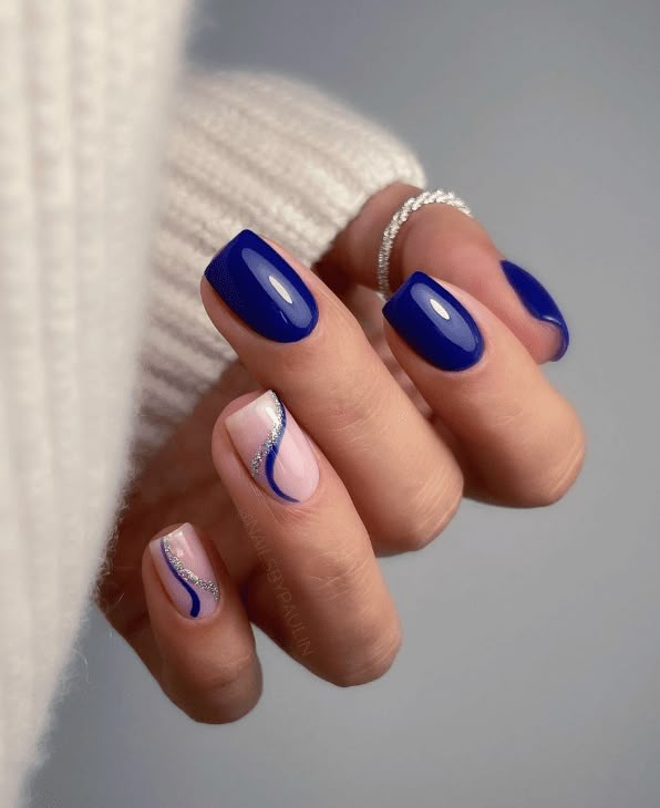 Navy Blue Nail Art Navy And Silver Nails, Blue Winter Nails, Royal Blue Nails Designs, Blue And Silver Nails, Silver Nail Designs, Royal Blue Nails, Dark Blue Nails, Navy Nails, Unghie Sfumate